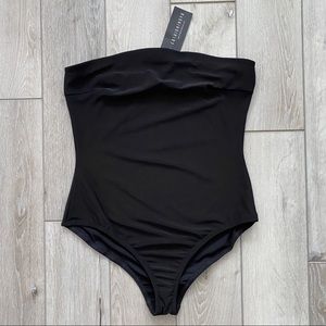 SOLD - Women’s Fashion Nova Strapless Black Bodysuit Size M Medium NWT